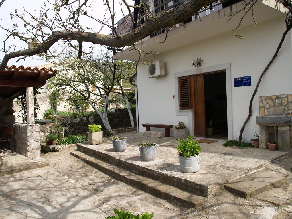 Apartment Pud Oreh Roč Стая снимка
